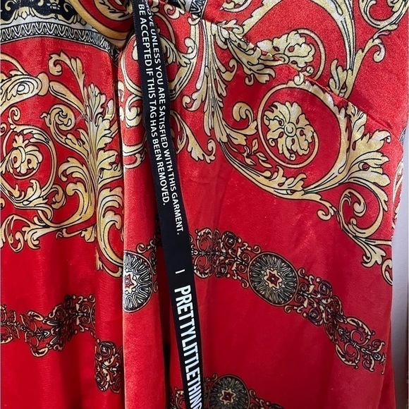 Pretty Little Thing Red Printed Satin Long Sleeve Wrap Dress - Picture 9 of 16